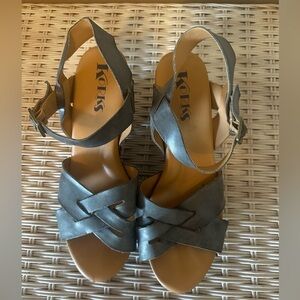 UEC Kork-Ease Gray Sandals Criss-Cross Leather Design Wood Sandal